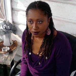 Meet your Posher, Denise